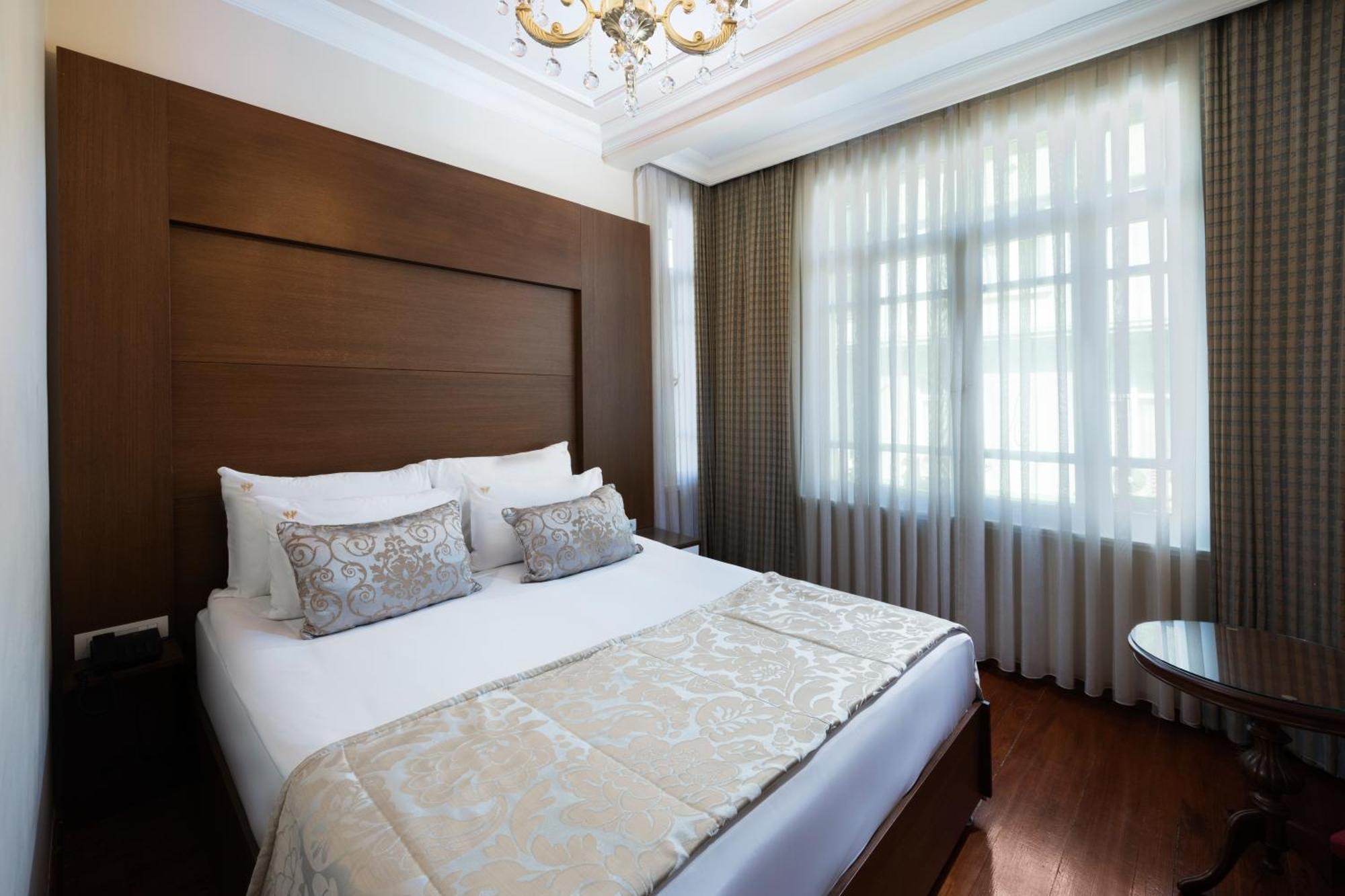 เซเวนฮิลล์ โฮเต็ล Hotel อิสตันบูล ภายนอก รูปภาพ
