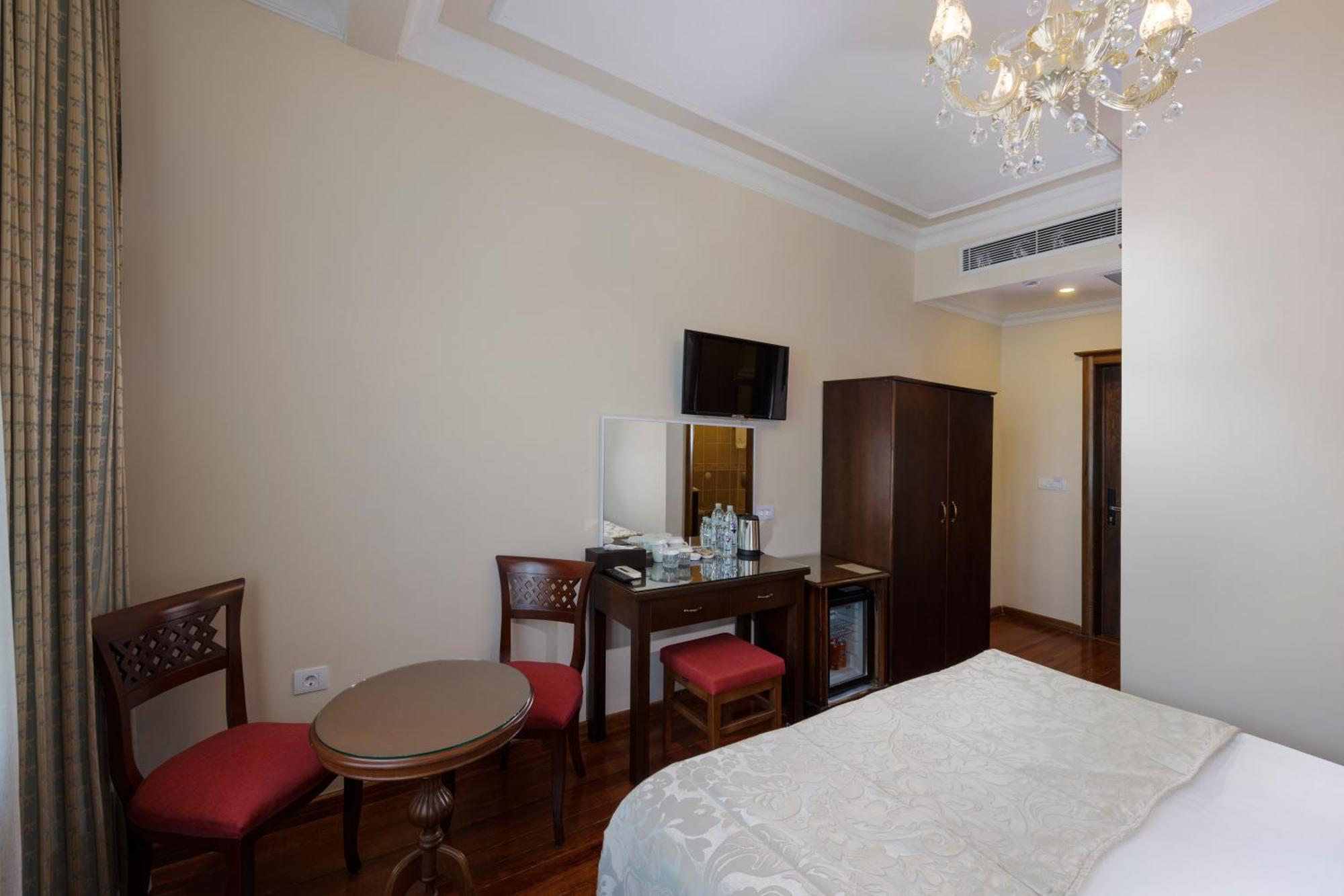 เซเวนฮิลล์ โฮเต็ล Hotel อิสตันบูล ภายนอก รูปภาพ